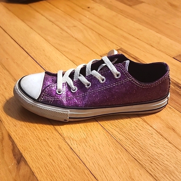 Kids Size 2 low Converse - Picture 3 of 5